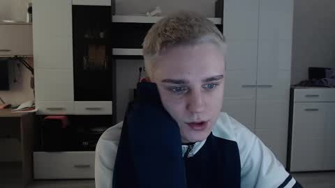 Snapshot of angryzan chatting on 02/19/25, 06:44 vodka online show from 02/19/25, 06:44