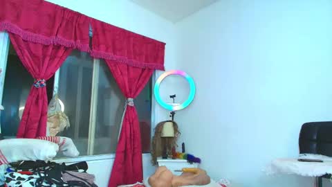 Snapshot of angye_hot chatting on 02/07/25, 11:01 Jovana Michell online show from 02/07/25, 11:01