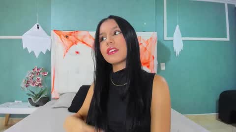 Snapshot of ania_gomez chatting on 10/25/25, 02:24 Ania online show from 10/25/25, 02:24
