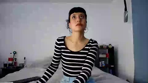 Snapshot of anika_lowen chatting on 02/19/25, 08:41 Anika And Lowen Your Thumbs Up Are Super Important For Us online show from 02/19/25, 08:41