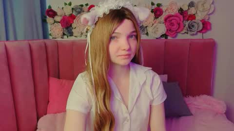 Snapshot of animealica chatting on 11/05/25, 02:33 Alica online show from 11/05/25, 02:33