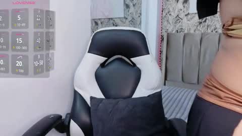 anisha_katee online show from 12/22/25, 07:44