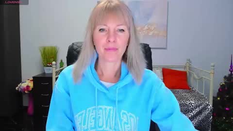 Snapshot of anita_tayson chatting on 12/18/25, 06:30 Anita online show from 12/18/25, 06:30