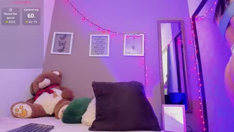 Snapshot of anitafox_ chatting on 12/23/25, 12:19 Anitafoxx online show from 12/23/25, 12:19