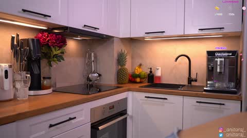 Snapshot of anitaraj_ chatting on 11/22/25, 07:02 Im Anita thumb up me please its important online show from 11/22/25, 07:02