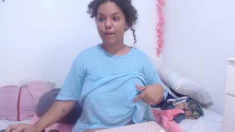 Snapshot of anitta_bell1 chatting on 12/15/24, 01:02 anitta_bell1 online show from 12/15/24, 01:02