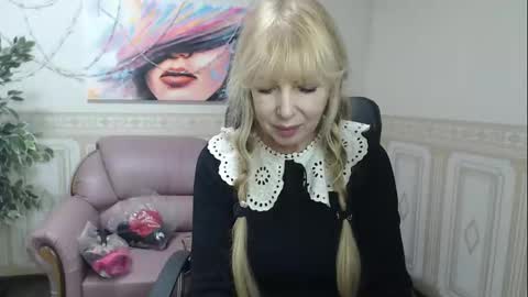 Anna Ditrih online show from 12/17/24, 01:05