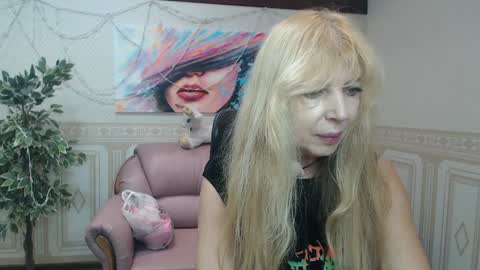Anna Ditrih online show from 12/30/24, 12:31