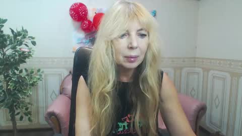 Anna Ditrih online show from 02/18/25, 12:49