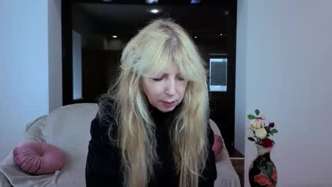 Anna Ditrih online show from 09/12/25, 12:05