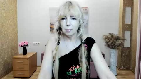 Anna Ditrih online show from 05/16/26, 11:42