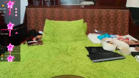 Snapshot of anna_lwice chatting on 10/24/25, 07:49 Ana online show from 10/24/25, 07:49