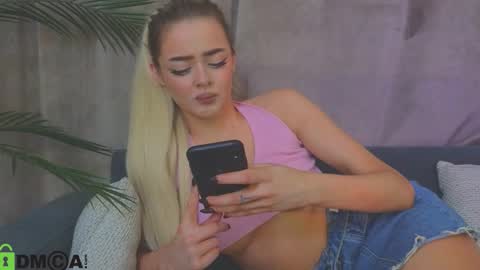 Snapshot of anna_nickol chatting on 11/06/25, 02:51 Anna online show from 11/06/25, 02:51