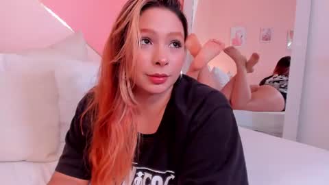 Snapshot of anna_whitee_ chatting on 06/12/26, 10:19 anna online show from 06/12/26, 10:19