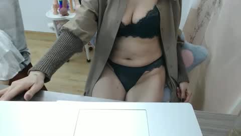 anna_xyz online show from 11/29/25, 01:41