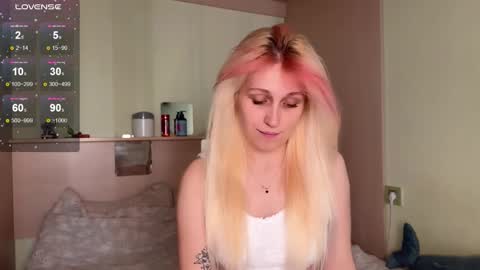 Snapshot of annabel_myr chatting on 09/09/25, 11:10 Annabel online show from 09/09/25, 11:10