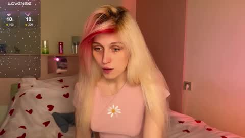 Snapshot of annabel_myr chatting on 09/18/25, 11:01 Annabel online show from 09/18/25, 11:01