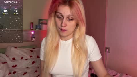 Snapshot of annabel_myr chatting on 09/24/25, 09:12 Annabel online show from 09/24/25, 09:12