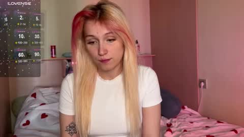 Snapshot of annabel_myr chatting on 09/25/25, 11:03 Annabel online show from 09/25/25, 11:03