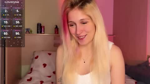 Snapshot of annabel_myr chatting on 10/18/25, 12:39 Annabel online show from 10/18/25, 12:39