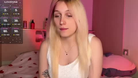 Snapshot of annabel_myr chatting on 10/26/25, 11:05 Annabel online show from 10/26/25, 11:05