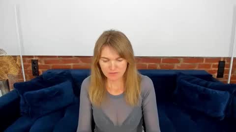 Snapshot of annabel_xxx chatting on 10/16/25, 04:08 Annabel online show from 10/16/25, 04:08