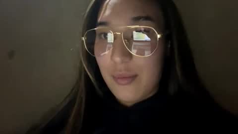 Snapshot of annabellandmann chatting on 09/30/25, 06:24 Sarah online show from 09/30/25, 06:24