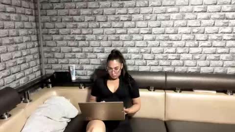 Snapshot of annabellandmann chatting on 10/28/25, 03:14 Sarah online show from 10/28/25, 03:14