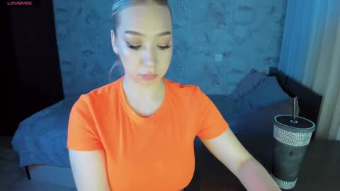 Annabelle online show from 01/15/25, 04:54