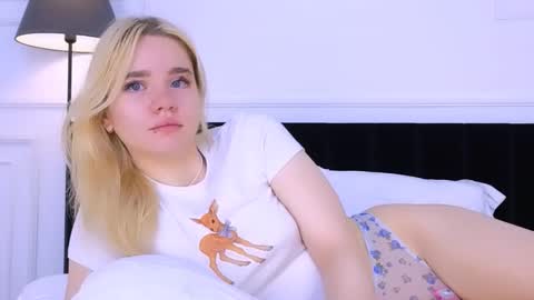 AnnaBelle online show from 09/28/25, 02:17