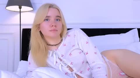 AnnaBelle online show from 11/01/25, 05:53