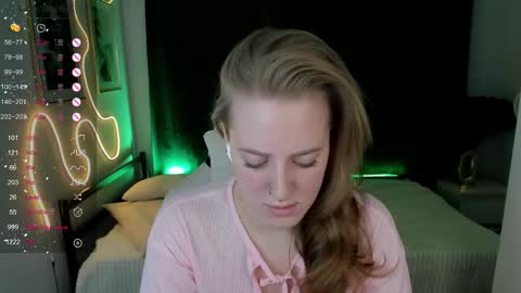 Snapshot of annagrees1 chatting on 12/15/25, 02:32 annagrees1 online show from 12/15/25, 02:32