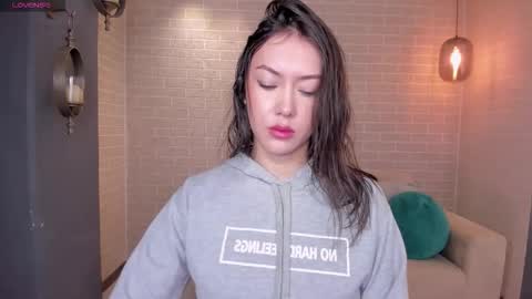 annahoffman_ online show from 09/25/25, 12:20