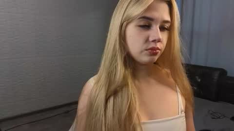 Snapshot of annalbel chatting on 11/30/25, 05:55 Annabel online show from 11/30/25, 05:55