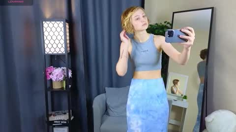 Anna online show from 09/17/25, 01:40