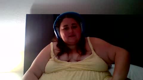 Snapshot of annaoftherealms chatting on 06/17/26, 01:08 annaoftherealms online show from 06/17/26, 01:08