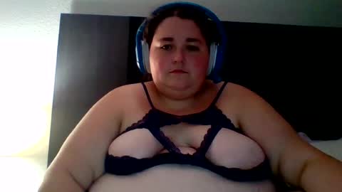 Snapshot of annaoftherealms chatting on 06/19/26, 12:15 annaoftherealms online show from 06/19/26, 12:15
