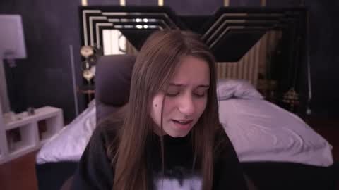 Snapshot of annapearlll chatting on 10/15/25, 08:20 Anna online show from 10/15/25, 08:20