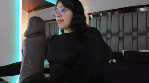 Snapshot of annaralein chatting on 11/08/25, 12:00 Annara Lein online show from 11/08/25, 12:00