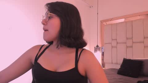 Snapshot of annaralein chatting on 12/03/25, 01:02 Annara Lein online show from 12/03/25, 01:02