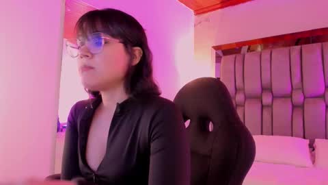 Snapshot of annaralein chatting on 12/04/25, 01:04 Annara Lein online show from 12/04/25, 01:04