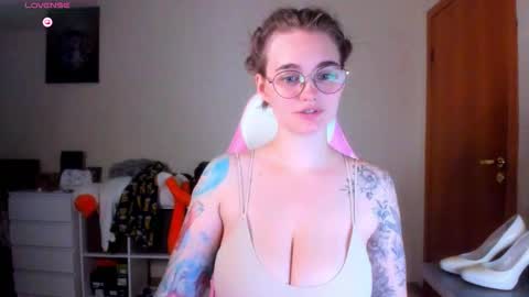 Snapshot of annaroading chatting on 10/12/25, 12:09 AnnaRoading online show from 10/12/25, 12:09