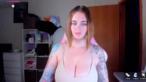 Snapshot of annaroading chatting on 10/26/25, 10:36 AnnaRoading online show from 10/26/25, 10:36