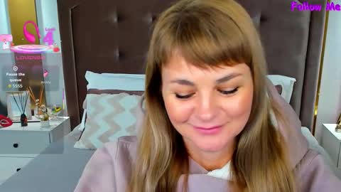 Snapshot of annasimonsj chatting on 10/15/25, 01:06 Anna online show from 10/15/25, 01:06