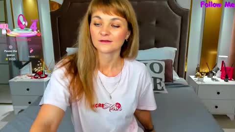 Snapshot of annasimonsj chatting on 12/05/25, 12:52 Anna online show from 12/05/25, 12:52