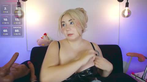 Snapshot of annays_love chatting on 05/16/26, 05:59 dani online show from 05/16/26, 05:59