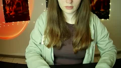 Snapshot of annbelll chatting on 09/20/25, 09:10 Bella online show from 09/20/25, 09:10