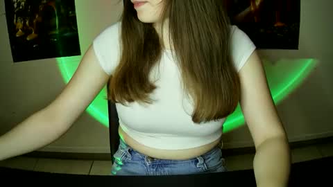 Snapshot of annbelll chatting on 09/22/25, 12:07 Bella online show from 09/22/25, 12:07