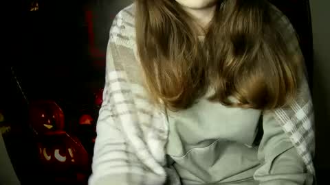 Snapshot of annbelll chatting on 10/04/25, 07:06 Bella online show from 10/04/25, 07:06