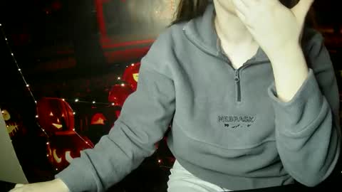 Snapshot of annbelll chatting on 10/11/25, 07:51 Bella online show from 10/11/25, 07:51